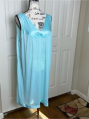 Vanity Fair Light Blue Gown Sleeveless Embroidered V-Neck Nightgown XL